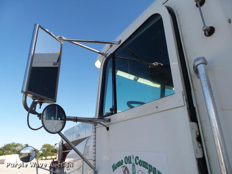 image for item K1115 1999 Freightliner FLD12064T tender truck