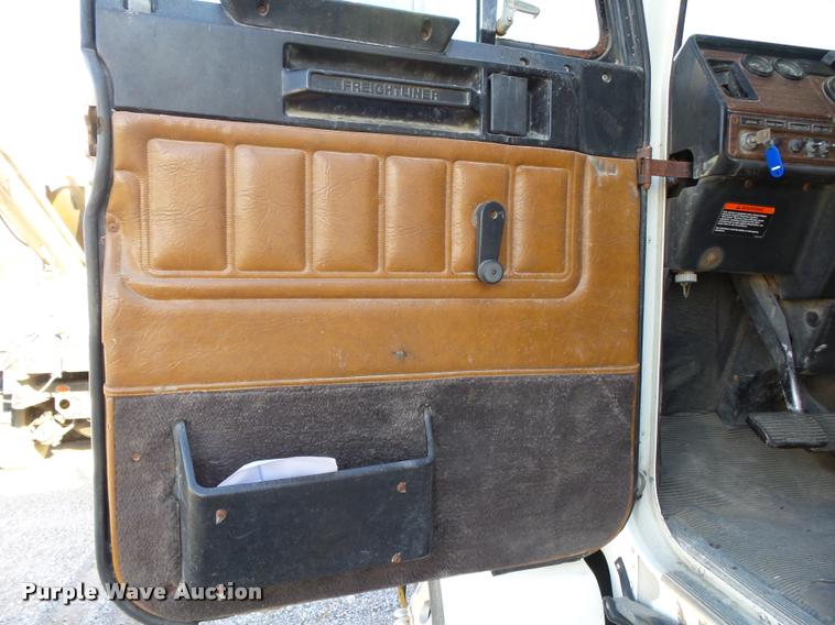 image for item K1115 1999 Freightliner FLD12064T tender truck