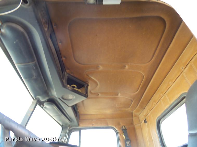 image for item K1115 1999 Freightliner FLD12064T tender truck