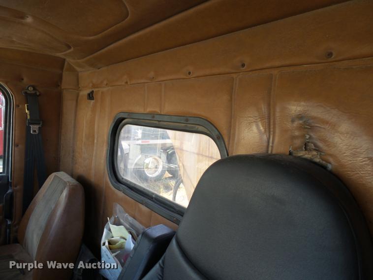 image for item K1115 1999 Freightliner FLD12064T tender truck