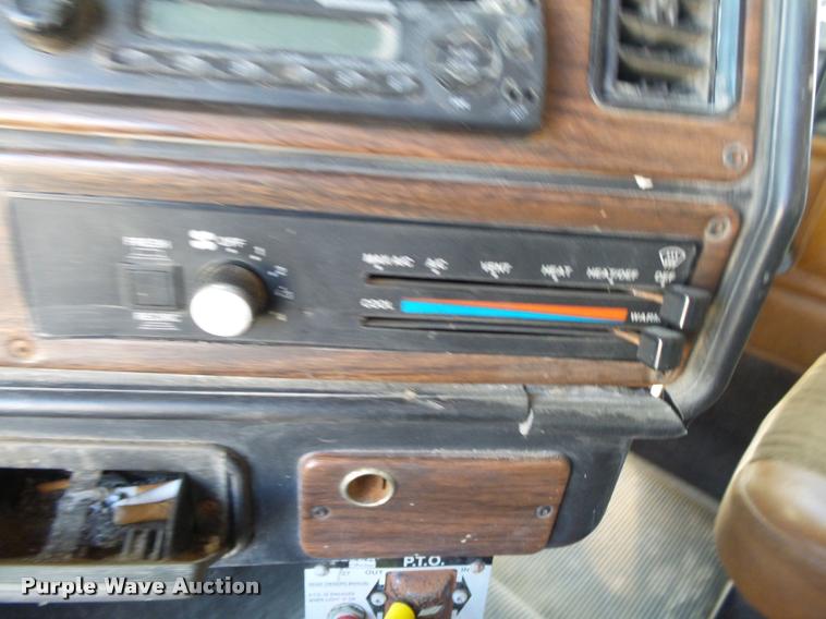 image for item K1115 1999 Freightliner FLD12064T tender truck