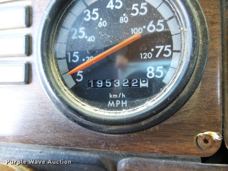 image for item K1115 1999 Freightliner FLD12064T tender truck