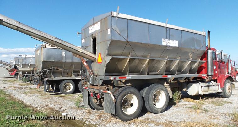 image for item K1117 1988 Freightliner FLC12064T tender truck