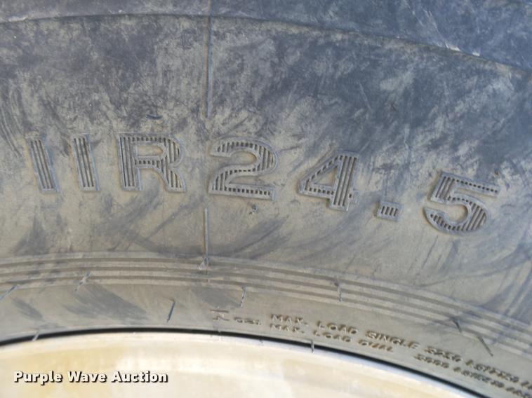 image for item K1117 1988 Freightliner FLC12064T tender truck