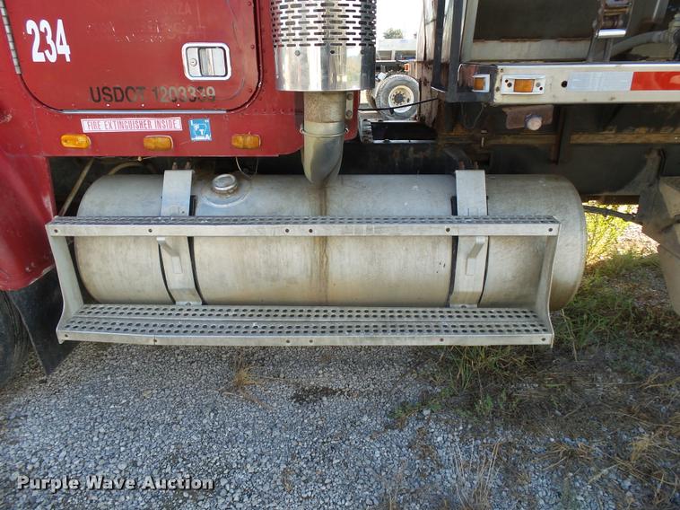 image for item K1117 1988 Freightliner FLC12064T tender truck