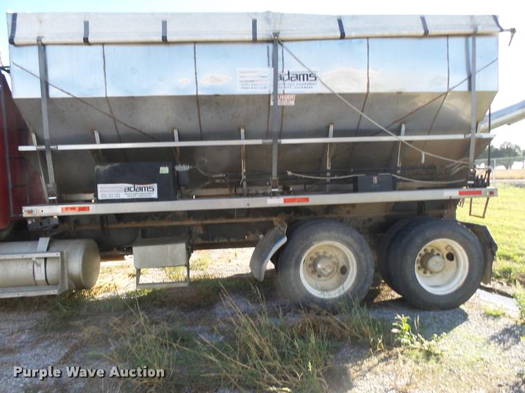 image for item K1117 1988 Freightliner FLC12064T tender truck