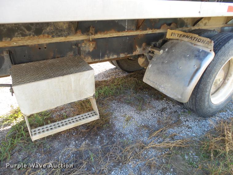 image for item K1117 1988 Freightliner FLC12064T tender truck