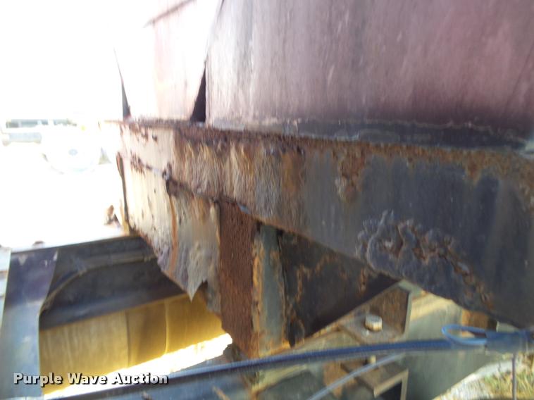 image for item K1117 1988 Freightliner FLC12064T tender truck