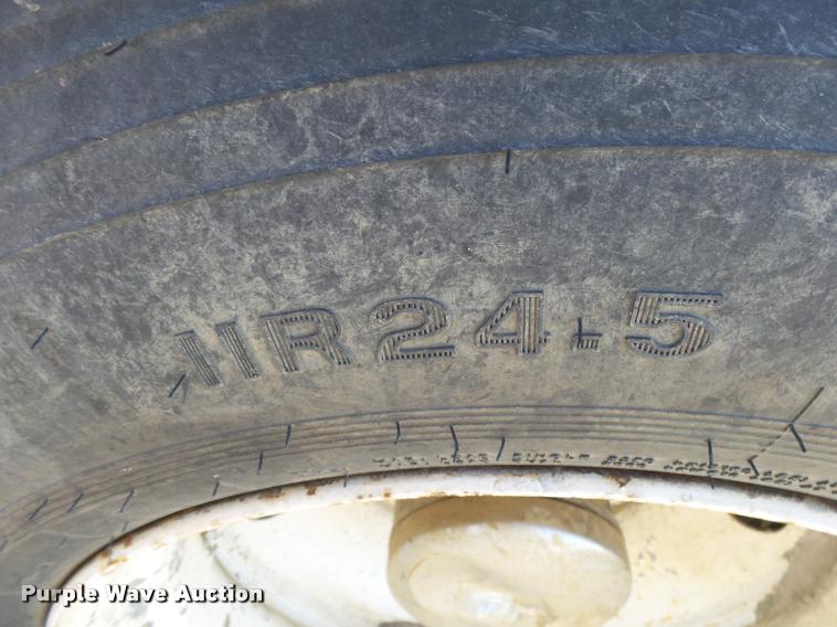 image for item K1117 1988 Freightliner FLC12064T tender truck