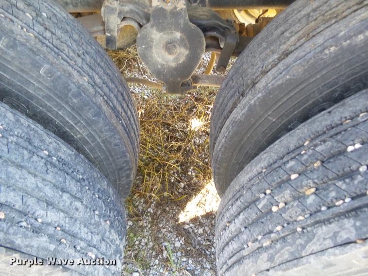 image for item K1117 1988 Freightliner FLC12064T tender truck