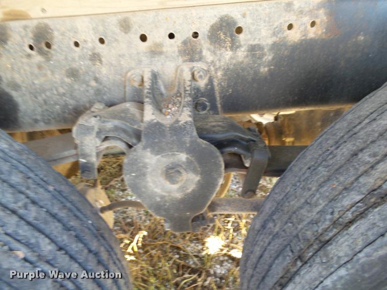 image for item K1117 1988 Freightliner FLC12064T tender truck