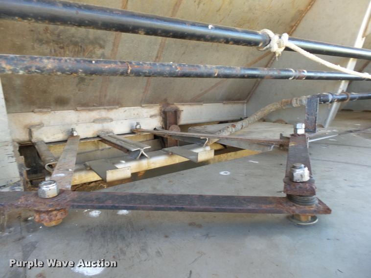 image for item K1117 1988 Freightliner FLC12064T tender truck