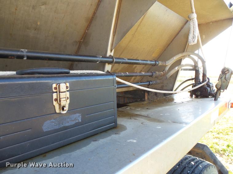 image for item K1117 1988 Freightliner FLC12064T tender truck