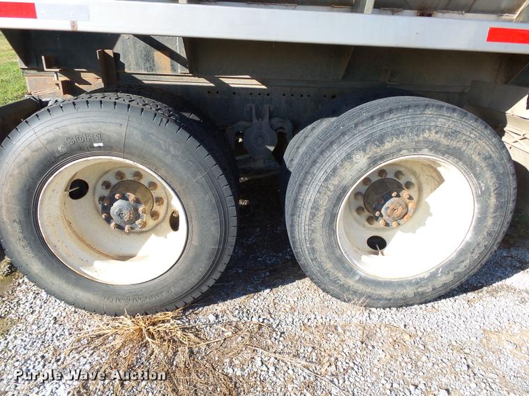 image for item K1117 1988 Freightliner FLC12064T tender truck