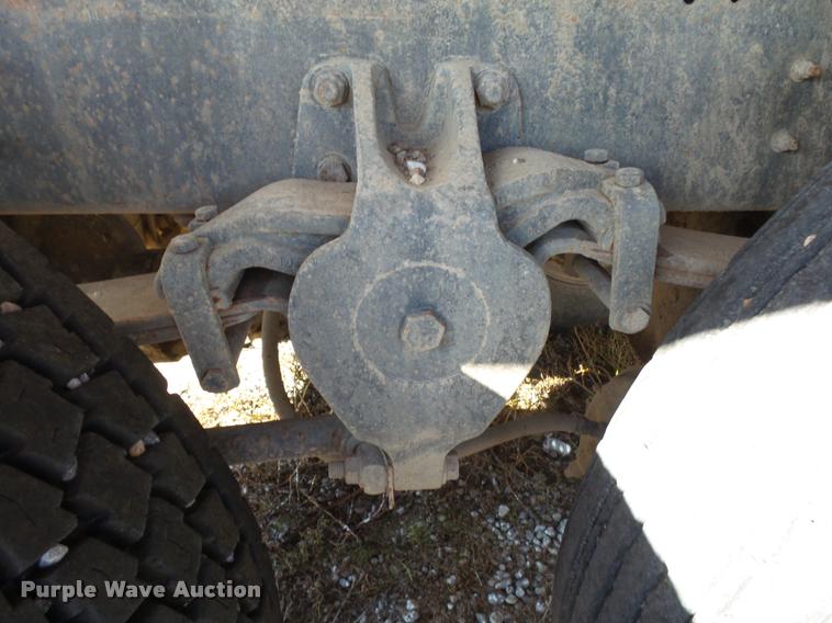 image for item K1117 1988 Freightliner FLC12064T tender truck