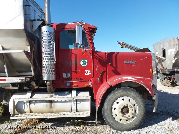 image for item K1117 1988 Freightliner FLC12064T tender truck