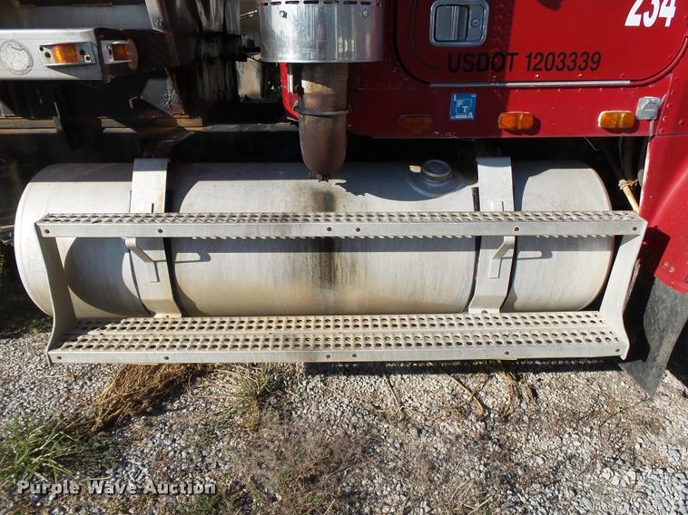 image for item K1117 1988 Freightliner FLC12064T tender truck