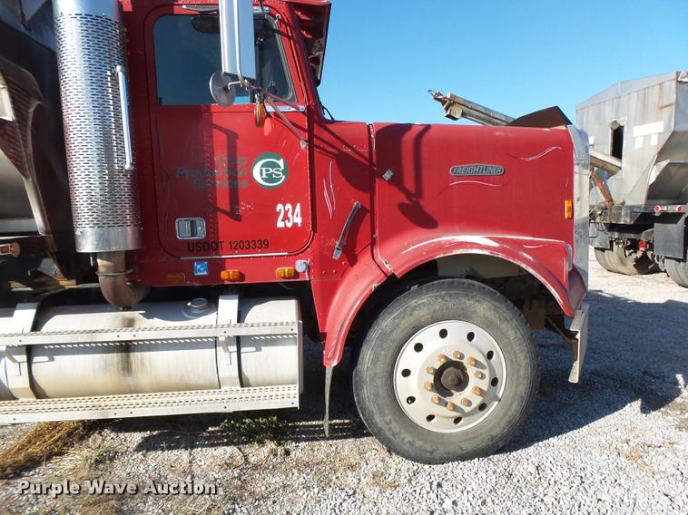 image for item K1117 1988 Freightliner FLC12064T tender truck