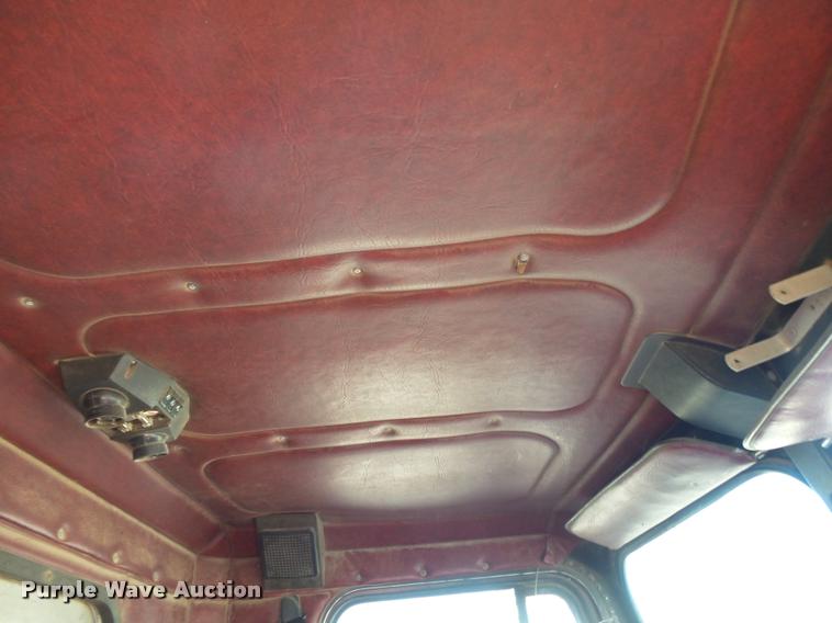 image for item K1117 1988 Freightliner FLC12064T tender truck