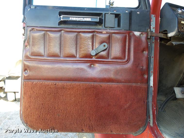 image for item K1117 1988 Freightliner FLC12064T tender truck