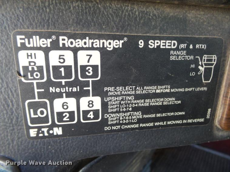 image for item K1117 1988 Freightliner FLC12064T tender truck