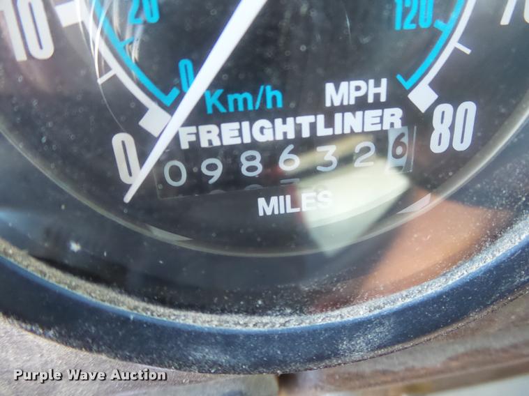 image for item K1117 1988 Freightliner FLC12064T tender truck