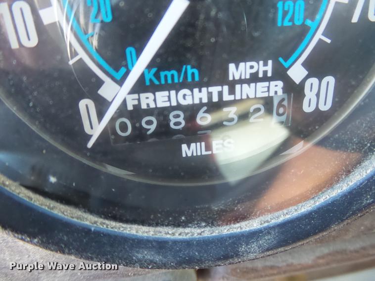 image for item K1117 1988 Freightliner FLC12064T tender truck