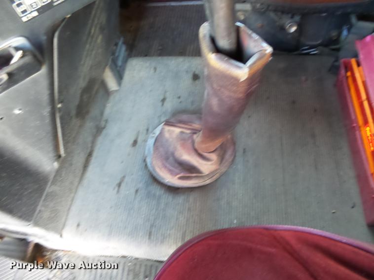 image for item K1117 1988 Freightliner FLC12064T tender truck