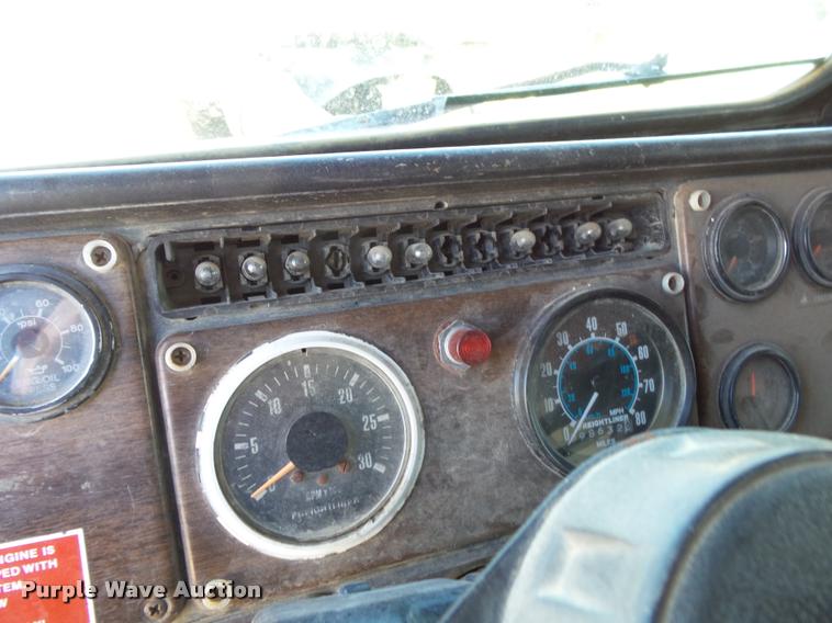 image for item K1117 1988 Freightliner FLC12064T tender truck