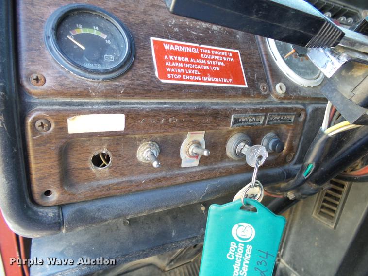 image for item K1117 1988 Freightliner FLC12064T tender truck