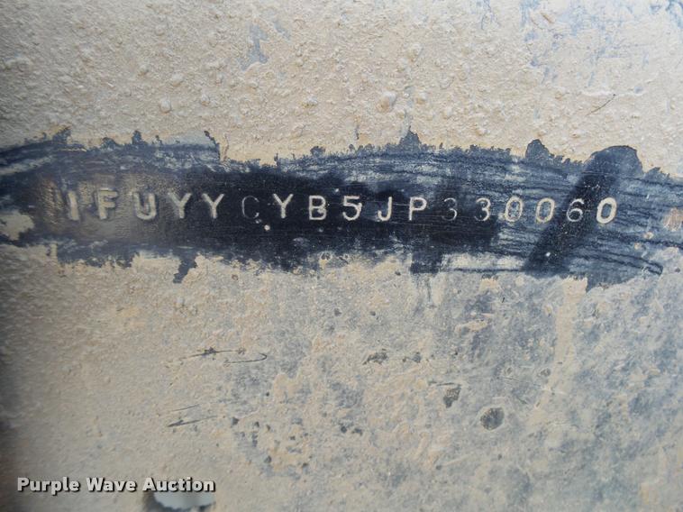 image for item K1117 1988 Freightliner FLC12064T tender truck