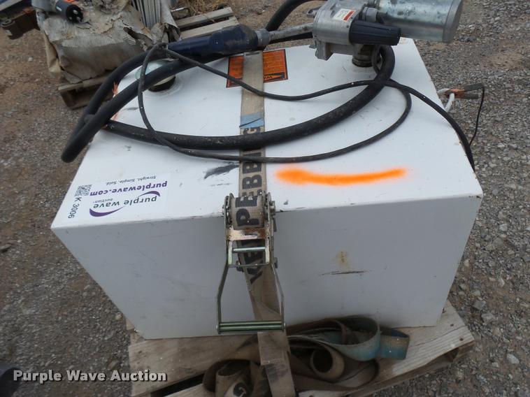 Tradesman steel fuel tank in Billings, OK Item K3006 sold Purple Wave