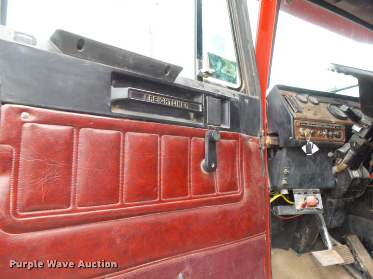 image for item K3009 1994 Freightliner FLD112SD fertilizer delivery truck