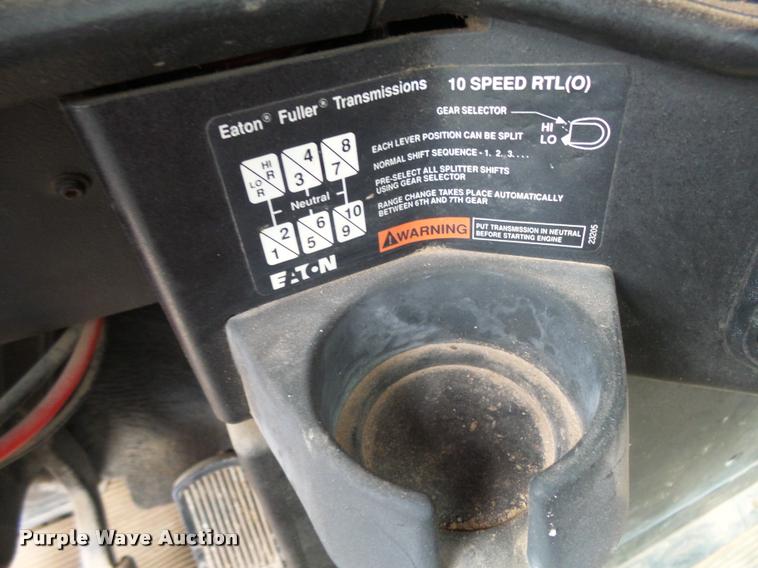 image for item K3009 1994 Freightliner FLD112SD fertilizer delivery truck