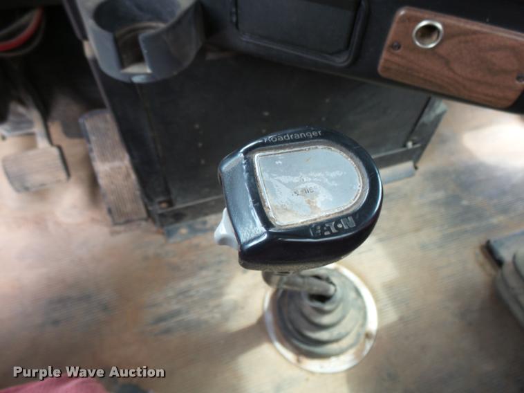 image for item K3009 1994 Freightliner FLD112SD fertilizer delivery truck