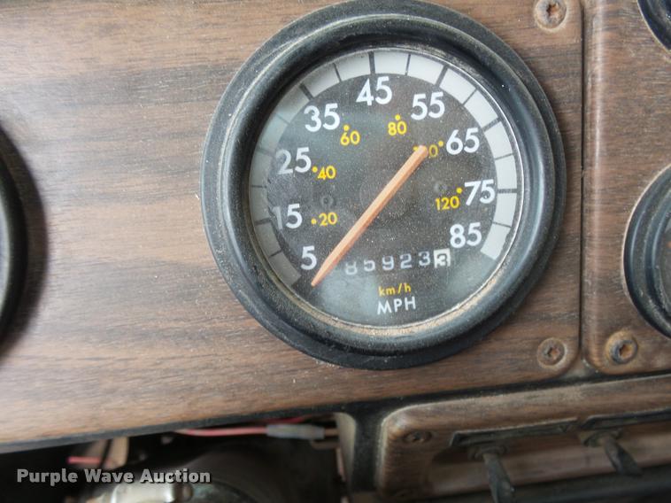 image for item K3009 1994 Freightliner FLD112SD fertilizer delivery truck