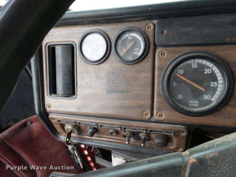 image for item K3009 1994 Freightliner FLD112SD fertilizer delivery truck