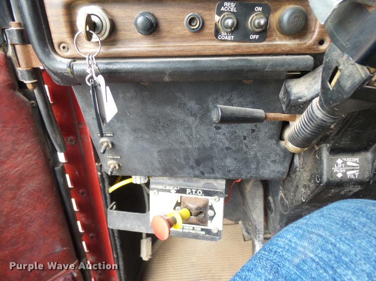 image for item K3009 1994 Freightliner FLD112SD fertilizer delivery truck