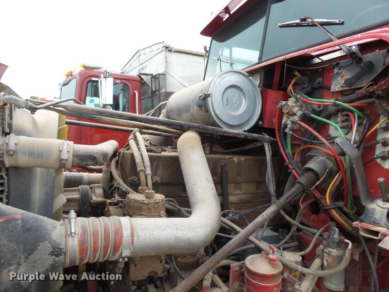 image for item K3009 1994 Freightliner FLD112SD fertilizer delivery truck