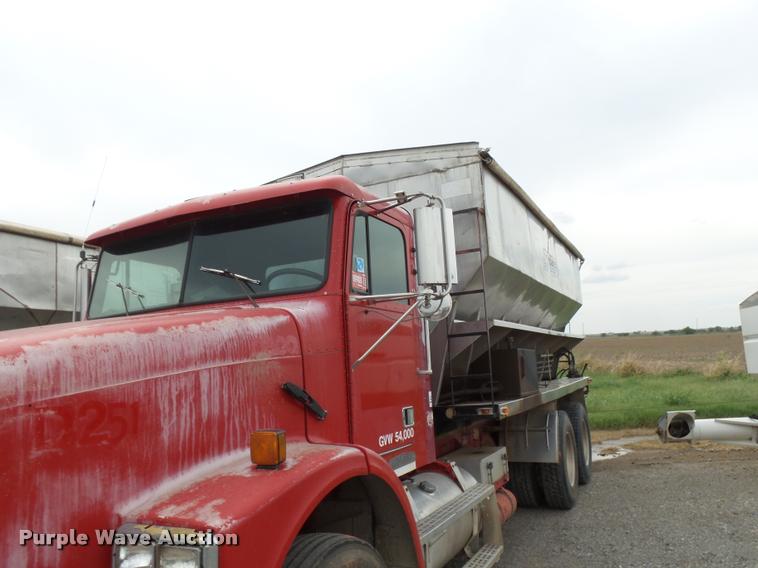 image for item K3009 1994 Freightliner FLD112SD fertilizer delivery truck