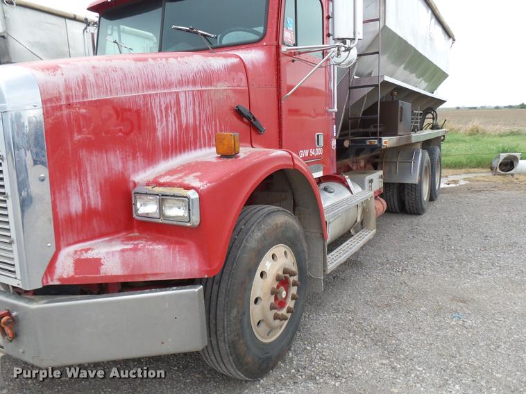 image for item K3009 1994 Freightliner FLD112SD fertilizer delivery truck