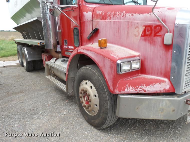 image for item K3009 1994 Freightliner FLD112SD fertilizer delivery truck