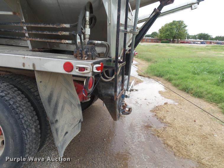 image for item K3009 1994 Freightliner FLD112SD fertilizer delivery truck