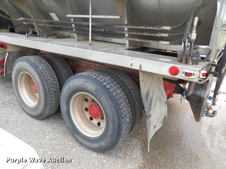 image for item K3009 1994 Freightliner FLD112SD fertilizer delivery truck