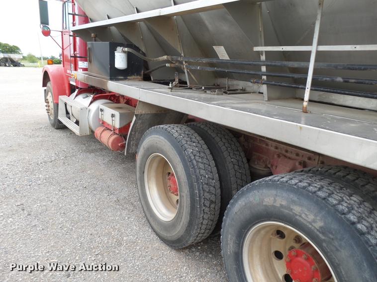 image for item K3009 1994 Freightliner FLD112SD fertilizer delivery truck
