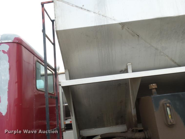 image for item K3009 1994 Freightliner FLD112SD fertilizer delivery truck