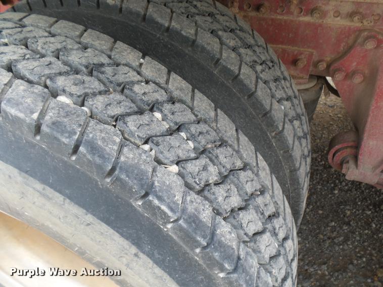 image for item K3009 1994 Freightliner FLD112SD fertilizer delivery truck