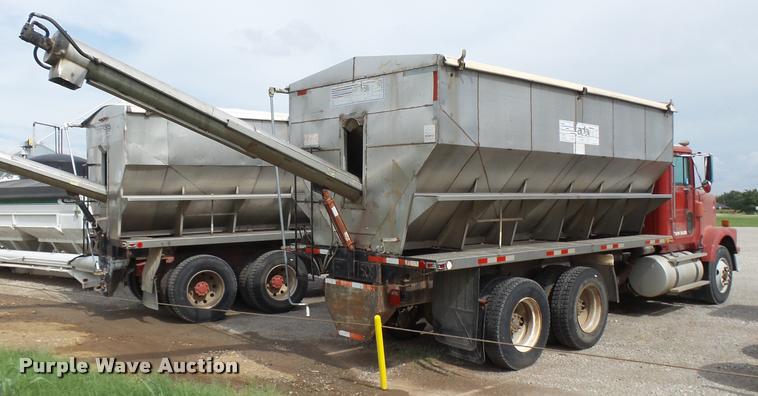 image for item K3010 1990 International 9300 fertilizer delivery truck