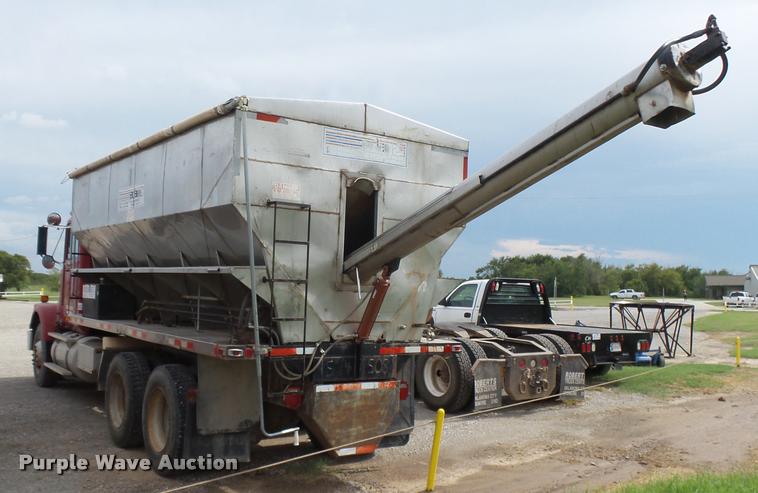 image for item K3010 1990 International 9300 fertilizer delivery truck