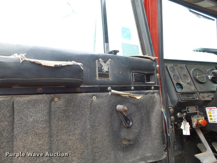 image for item K3010 1990 International 9300 fertilizer delivery truck